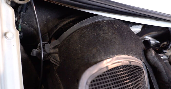 VW T4 2.4 D 1992 Innenraumfilter wechseln: Kostenfreie Reparaturwegleitungen