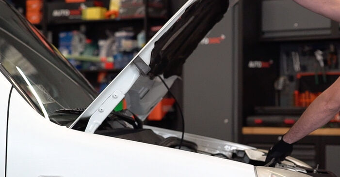 Hvordan man udskifter Brændstoffilter på FIAT DOBLO - gratis PDF og video manualer