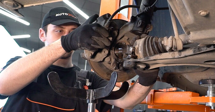 Trinn-for-trinn anbefalinger for hvordan du kan bytte Peugeot 208 1 2012 1.0 Fjærer selv