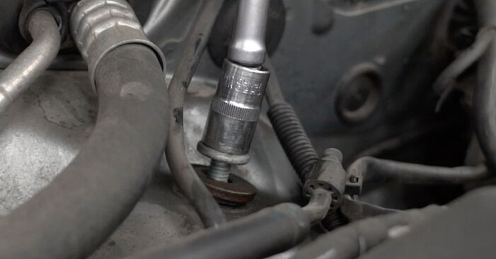 Wie schmierig ist es, selber zu reparieren: Stoßdämpfer beim Audi A4 B7 Limousine 2.0 TFSI 2005 wechseln – Downloaden Sie sich Bildanleitungen