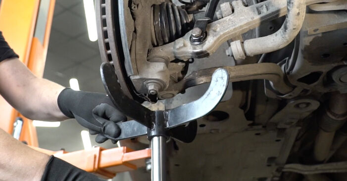 Wie schmierig ist es, selber zu reparieren: Stoßdämpfer beim Audi A4 B7 Limousine 2.0 TFSI 2005 wechseln – Downloaden Sie sich Bildanleitungen