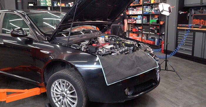 Смяна на Alfa Romeo 159 Sportwagon 2.4 JTDM (939BXD1B, 939BXD12) 2008 Свързваща щанга: безплатни наръчници за ремонт