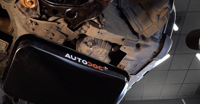 TOYOTA RAV4 2012 Ölfilter Schrittweise Anleitungen zum Wechsel von Autoteilen