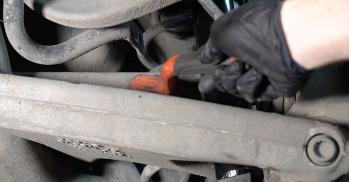 AUDI A4 3.0 TDI quattro Anti Roll Bar Links replacement: online guides and video tutorials