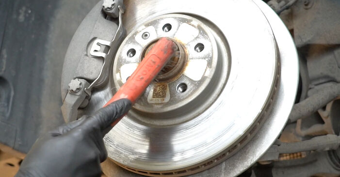 Wie schmierig ist es, selber zu reparieren: Stoßdämpfer beim Audi A4 B8 1.8 TFSI 2013 wechseln – Downloaden Sie sich Bildanleitungen