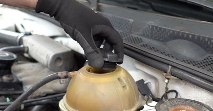 Så tar du bort VW GOLF Vattenpumpar + Kamremssats – instruktioner som är enkla att följa online