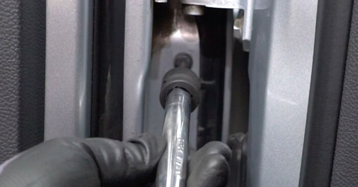 Reemplazo de Cerradura de Puerta en un VW GOLF 1.9 TDI: guías online y video tutoriales