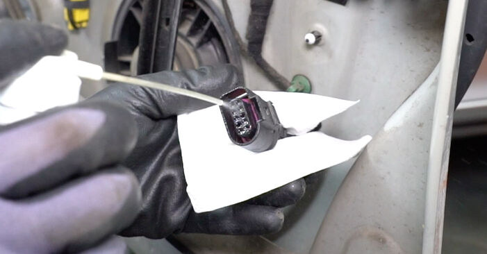 Cómo reemplazar Cerradura de Puerta en un VW Golf V Hatchback (1K1) 2008: descargue manuales en PDF e instrucciones en video