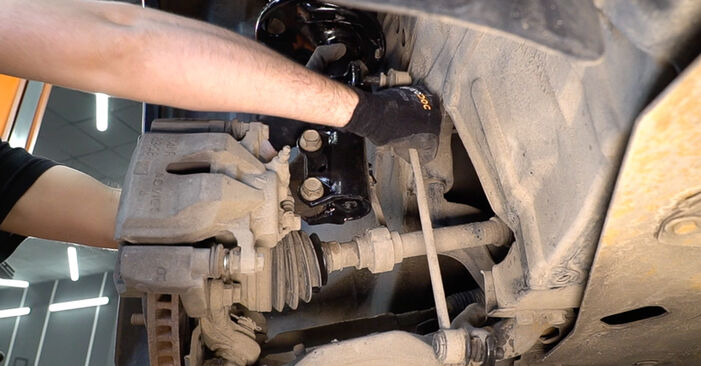 Mudar Tirante da Barra Estabilizadora no Toyota RAV4 III 2013 não será um problema se você seguir este guia ilustrado passo a passo