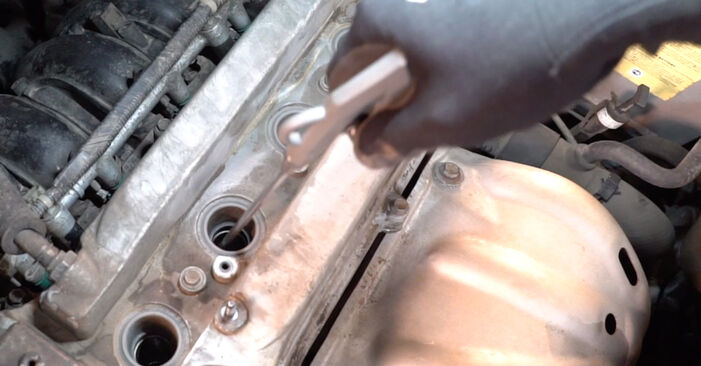 Колко време отнема смяната: Запалителна свещ на Toyota RAV4 XA30 2013 - информативен PDF наръчник