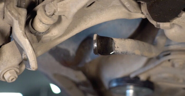 VOLVO V70 2.4 Anti Roll Bar Links replacement: online guides and video tutorials