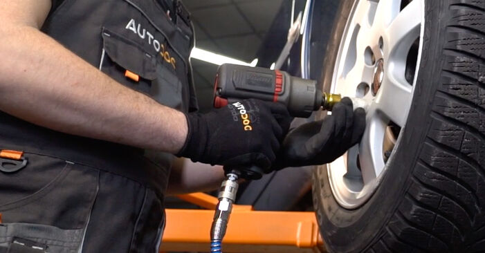 Changing Anti Roll Bar Links on VOLVO V70 II (285) 2.5 T 2002 by yourself