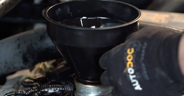 VOLVO V70 2.4 Ölfilter ersetzen: Tutorials und Video-Wegleitungen online