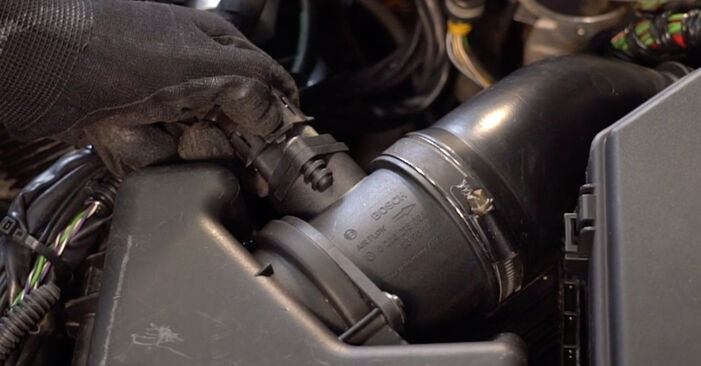 Volvo V70 SW D5 2010 Luftfilter wechseln: Gratis Reparaturanleitungen