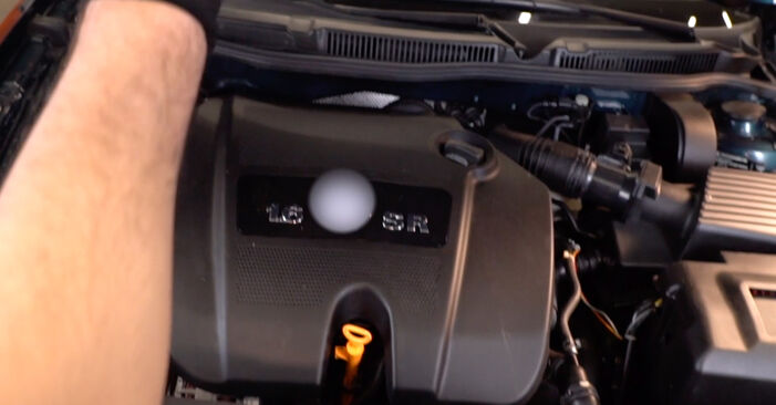 Come cambiare Filtro Olio su VW Golf 4 1997 - manuali PDF e video gratuiti
