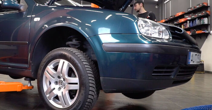 Πώς να αντικαταστήσετε VW GOLF Ράβδος ζεύξης - εγχειρίδια βήμα προς βήμα και οδηγοί βίντεο
