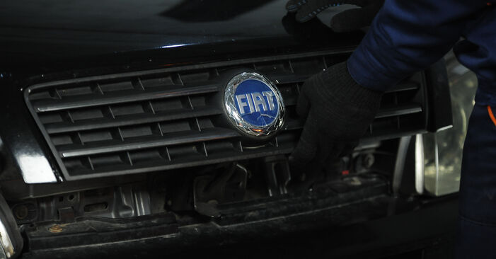 Wie man Bremstrommel am Fiat Punto 188 1999 ersetzt - Kostenfreie PDF- und Videotipps