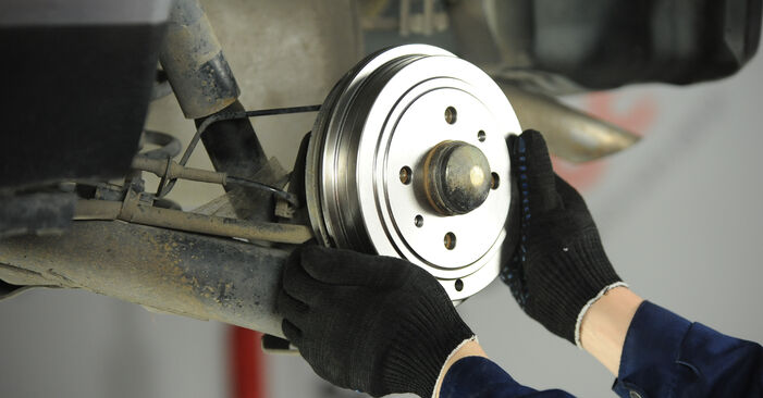 Wie lange braucht der Teilewechsel: Bremstrommel am Fiat Punto 188 2007 - Einlässliche PDF-Wegleitung