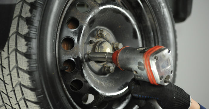 Wie man Bremstrommel am FIAT PUNTO (188) 2011 wechselt - Hinweise und Ratschläge