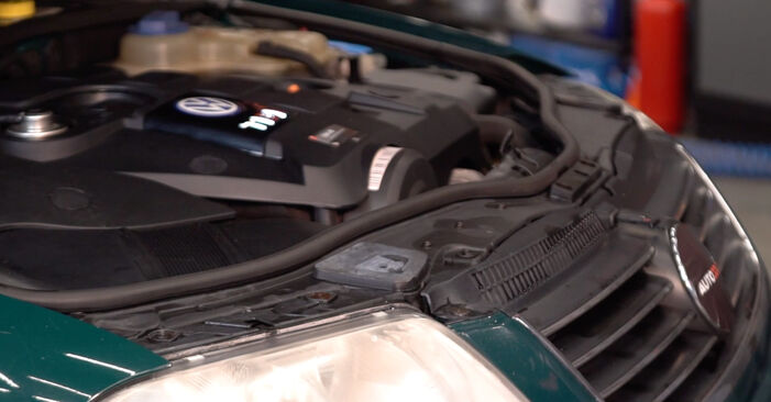 Hvordan skifte Luftfilter på VW Passat B5.5 Variant 2000 – gratis PDF- og videoveiledninger