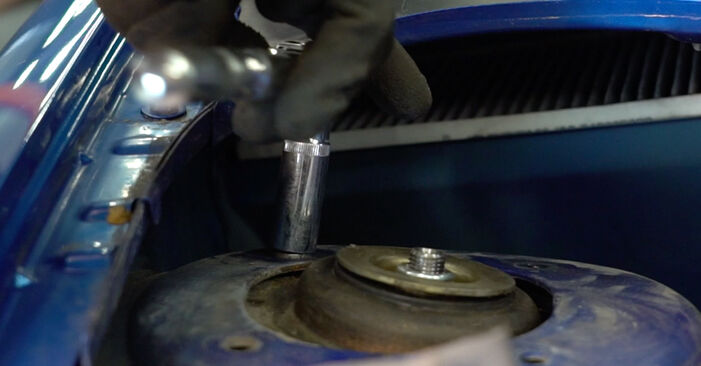 Wie kompliziert ist es, selbst zu reparieren: Stoßdämpfer am Peugeot 206 CC 1.6 HDi 110 2006 ersetzen – Laden Sie sich illustrierte Wegleitungen herunter