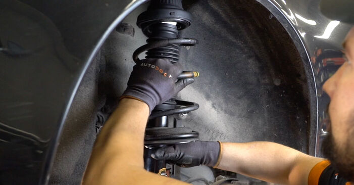 Wie schmierig ist es, selber zu reparieren: Stoßdämpfer beim Alfa Romeo 147 937 2.0 16V T.SPARK (937.AXA1, 937.AXC1, 937.BXC1) 2006 wechseln – Downloaden Sie sich Bildanleitungen