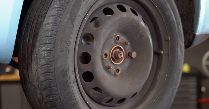 Vanskelighetsgrad: Bytte av Bremseklosser på Fiat Punto 188 1.4 2005 – last ned illustrert veiledning