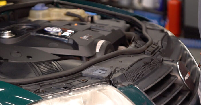 Come cambiare Pinza Freno posteriori e anteriori su VW Passat B5 1.9 TDI 2000 - manuali PDF e video gratuiti