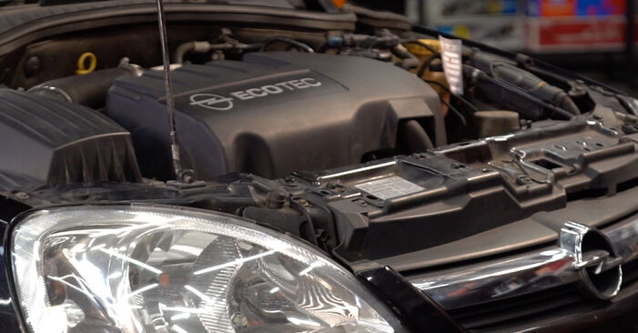 Wymiana Filtr powietrza Opel Corsa C 1.2 (F08, F68) 2000 - darmowe instrukcje PDF i wideo
