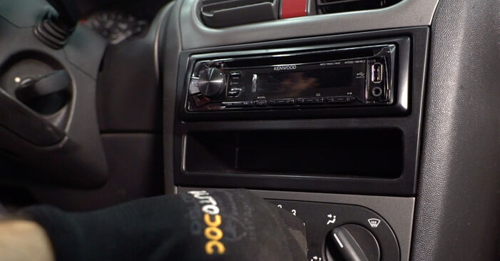 Jak wymienić Filtr powietrza kabinowy w OPEL Corsa C Hatchback (X01) 2002 - wskazówki i porady