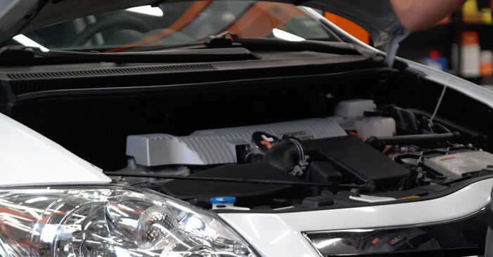 Cómo cambiar Amortiguadores en un Toyota Auris E15 2006 - Manuales en PDF y en video gratuitos