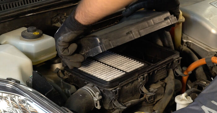 How to remove TOYOTA PRIUS 1.5 Hybrid (NHW20_) 2007 Air Filter - online easy-to-follow instructions