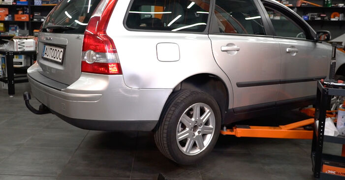 Volvo V50 Kombi 1.6 D 2005 Stoßdämpfer wechseln: Kostenfreie Reparaturwegleitungen