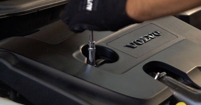 Volvo V50 MW 1.6 D 2005 Filtro Olio sostituzione: manuali dell'autofficina