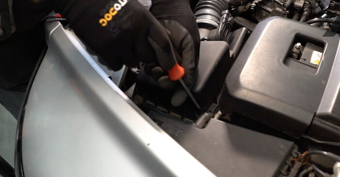 Volvo V50 Kombi 1.6 D 2005 Luftfilter wechseln: Gratis Reparaturanleitungen