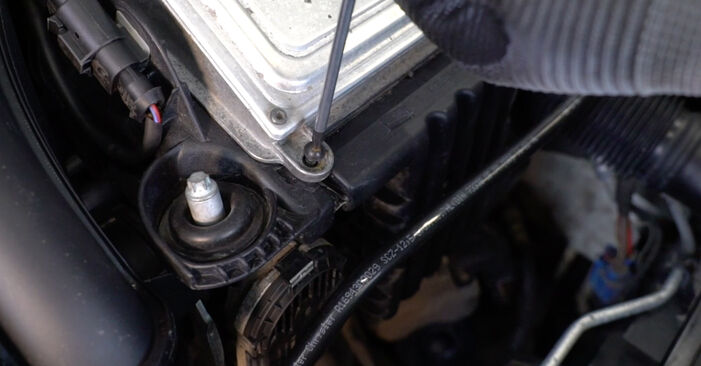 Mercedes W245 B 200 CDI 2.0 (245.208) 2007 Luftfilter wechseln: Gratis Reparaturanleitungen