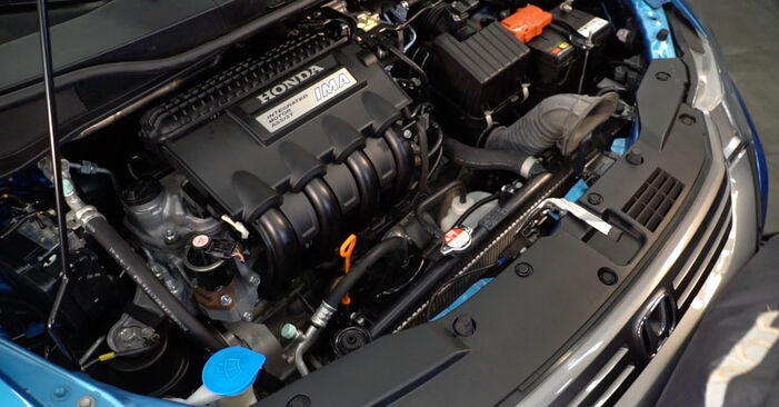 Как се сменя Запалителна свещ на Honda Insight ZE2/ZE3 2009 - безплатни PDF и видео уроци
