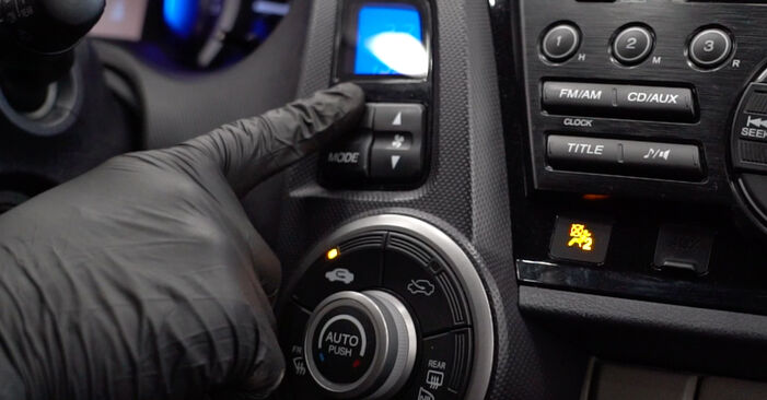 HONDA Insight II Hatchback (ZE) 1.5 IMA (ZE3) Filtr klimatyzacji wymiana: przewodniki online i samouczki wideo