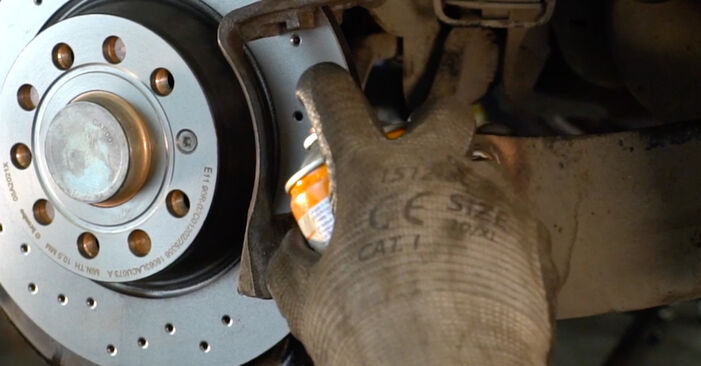 Wie man Bremsbeläge am VW Passat Variant (3C5) 2010 ersetzt - Hinweise und Ratschläge