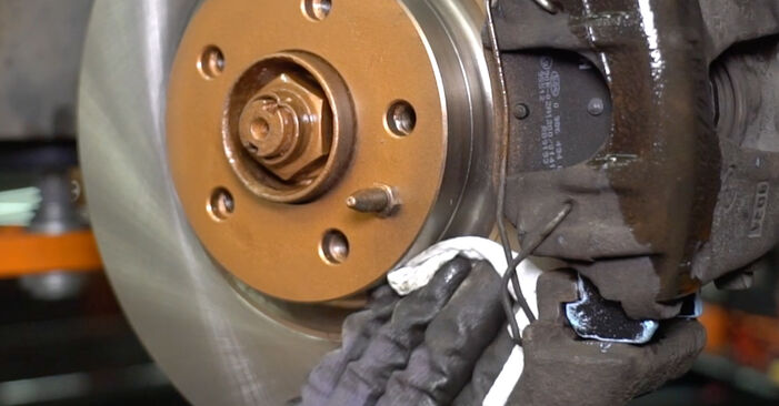 Wie schmierig ist es, selber zu reparieren: Bremsbeläge beim Alfa Romeo 147 937 2.0 16V T.SPARK (937.AXA1, 937.AXC1, 937.BXC1) 2006 wechseln – Downloaden Sie sich Bildanleitungen
