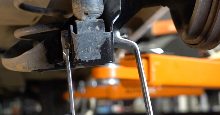 Wie schmierig ist es, selber zu reparieren: Stoßdämpfer beim VW Polo 5 Limousine 1.4 TSi 2015 wechseln – Downloaden Sie sich Bildanleitungen