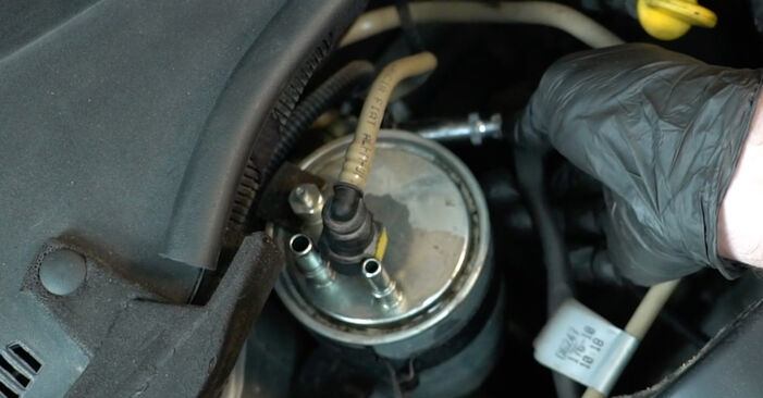 Come smontare Filtro Carburante FIAT GRANDE PUNTO 1.4 16V (199BXG1B, 199AXG1B) 2009 - istruzioni online facili da seguire
