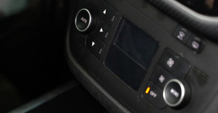Innenraumfilter FIAT Fiat Punto 199 1.3 D Multijet 2005 tauschen - Kostenlose PDF- und Videoanleitungen