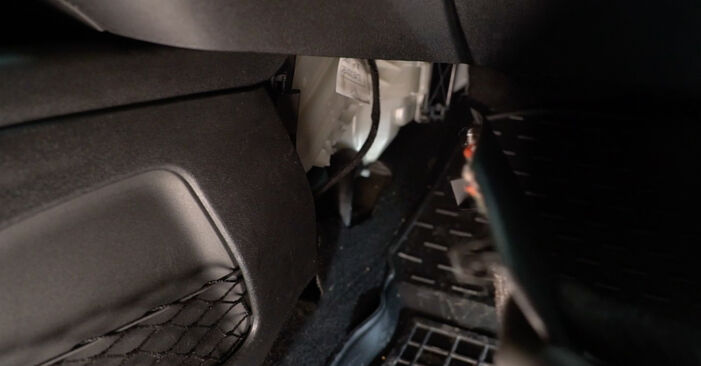 Jak wymienić Filtr powietrza kabinowy FIAT Grande Punto Hatchback (199) 1.4 (199AXB11, 199AXB1A, 199BXB1A, 199AXL1A) 2006 - instrukcje krok po kroku i filmiki instruktażowe