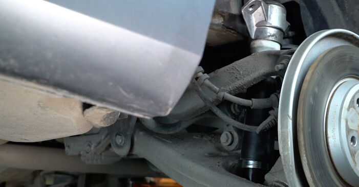 AUDI A4 3.0 TDI quattro Shock Absorber replacement: online guides and video tutorials