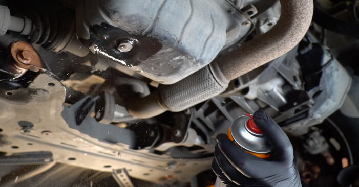 Olajszűrő FORD Fiesta Mk6 Hatchback (JA8, JR8) 2013 csere - töltsön le PDF útmutatókat és utasításokat tartalmazó videókat