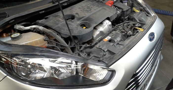 Стъпка по стъпка препоруки за самостоятелна смяна на Ford Fiesta Mk6 2021 1.4 LPG Горивен филтър