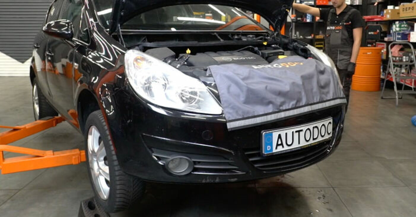 Opel Corsa D Scheinwerfer Birne Wechseln Fahrerseite Anleitung: Opel Corsa D Scheinwerfer wechseln - Anleitung und Video