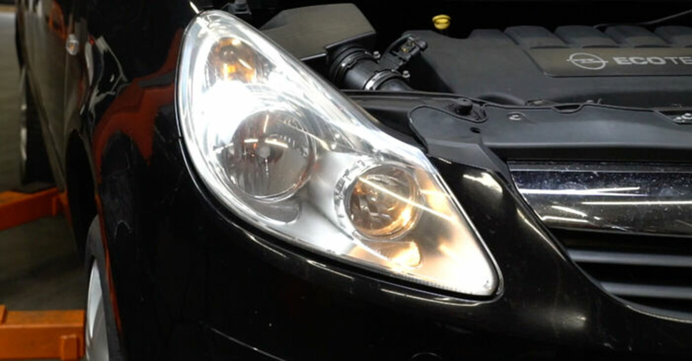 Opel Corsa D Scheinwerfer Birne Wechseln