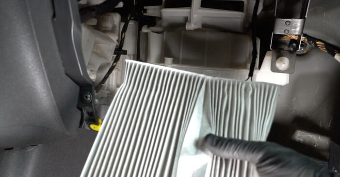 Πώς αλλαγη Φίλτρο αέρα εσωτερικού χώρου σε OPEL Corsa D Hatchback (S07) 2009 - συμβουλές και κόλπα